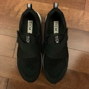Black Tiem size 7